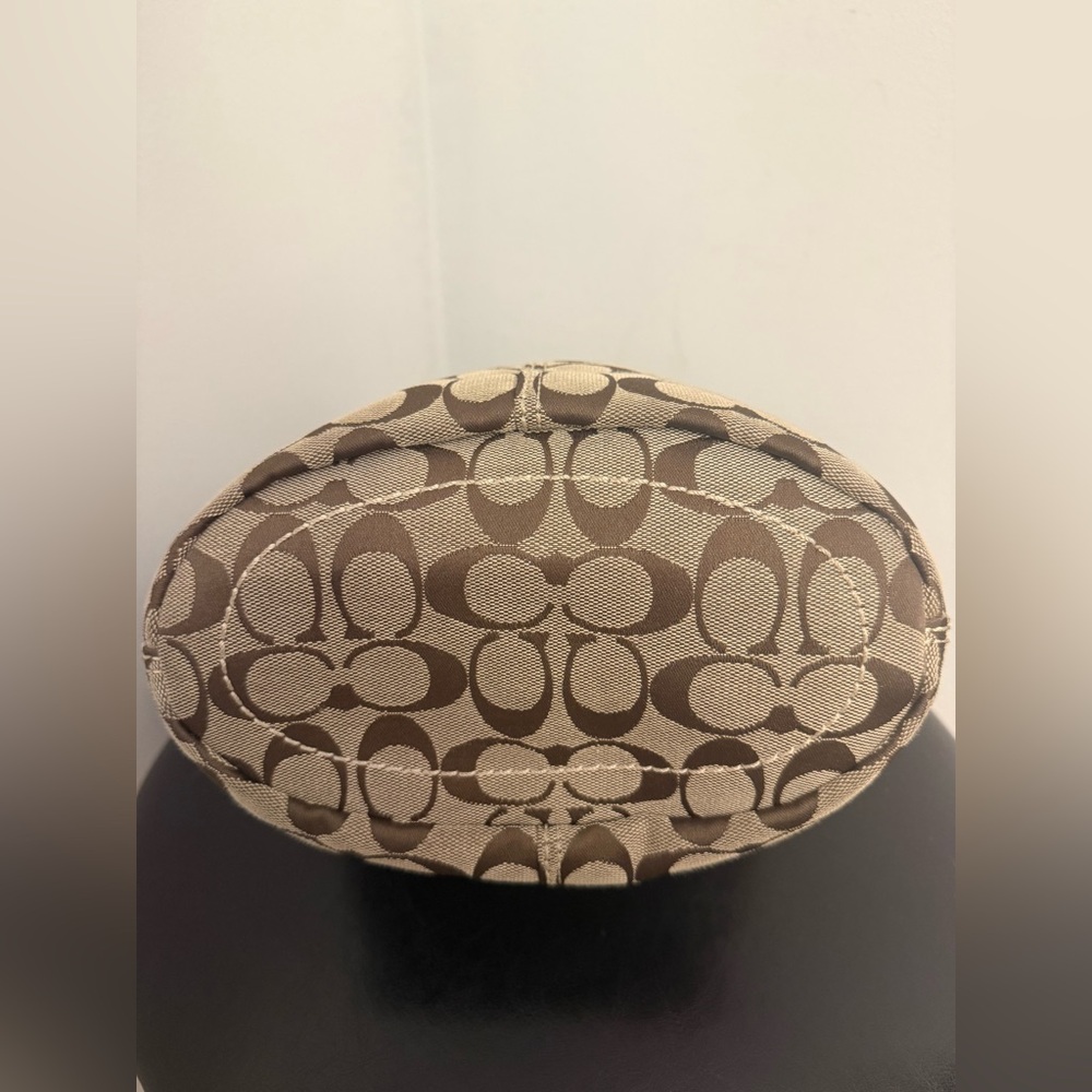 Coach Bleecker Signature Hobo Bag. 2007 - Picture 5 of 16